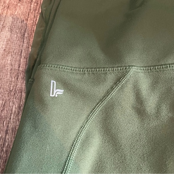 Fabletics Green Cropped Length Leggings Size Medium - Picture 2 of 3